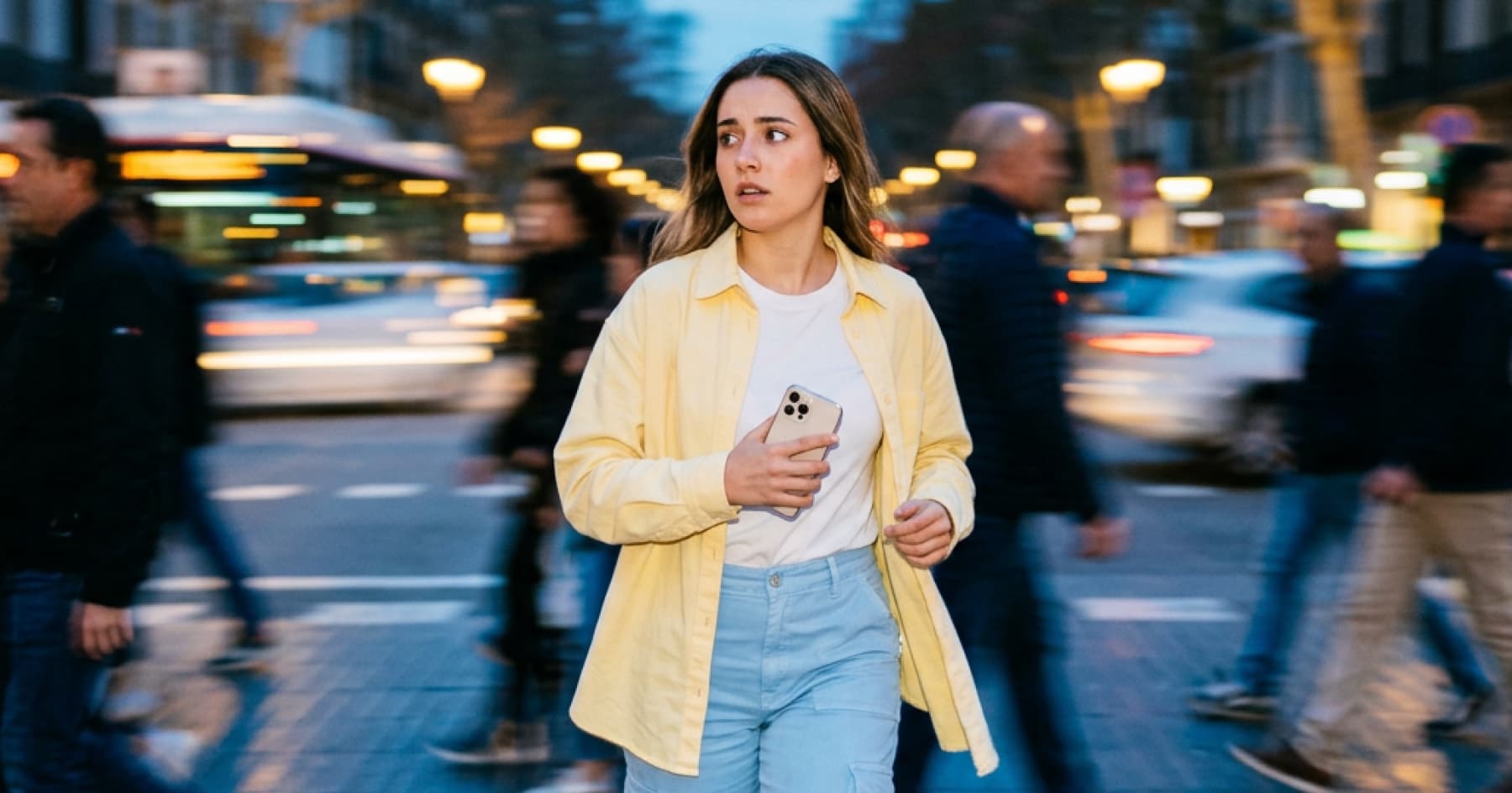 How Macro Influencers Operate Outside the Algorithm 